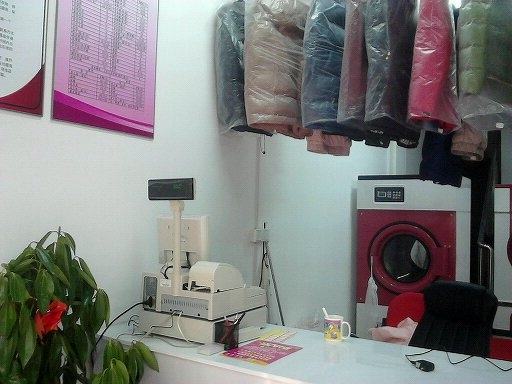 干洗店加盟買機器外還要加盟費嗎